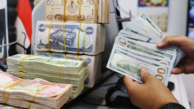 اقتصادي: سعر الدولار سيوازي التسعيرة الحكومية مطلع العام المقبل