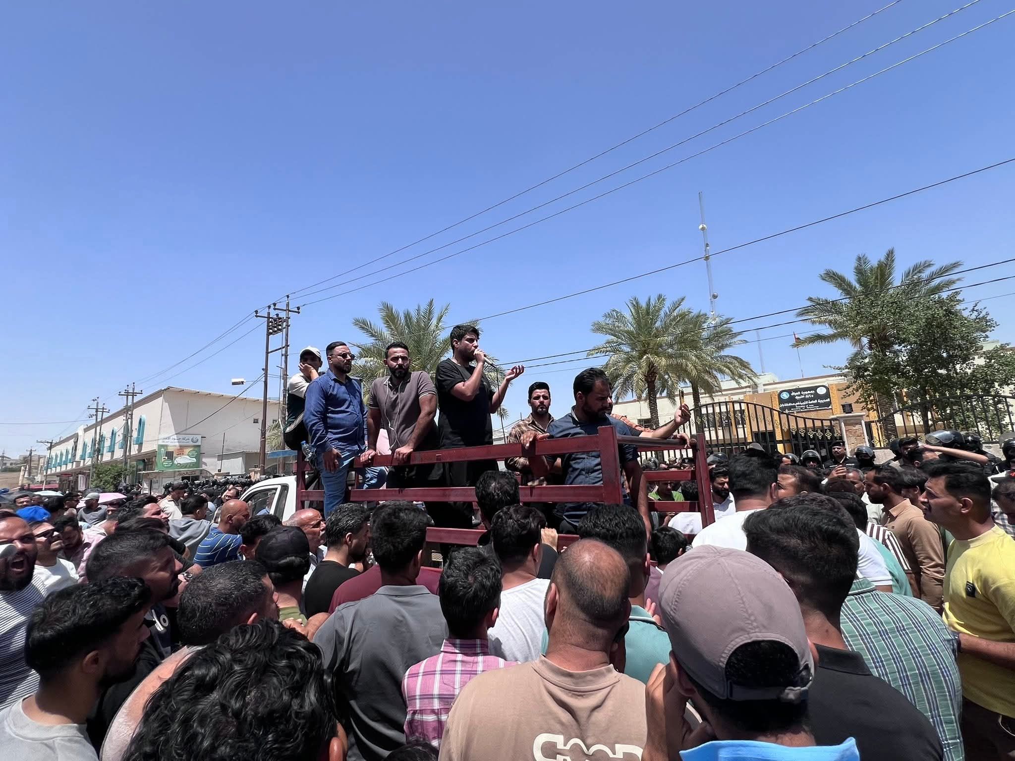 خريجو بابل يحاصرون 